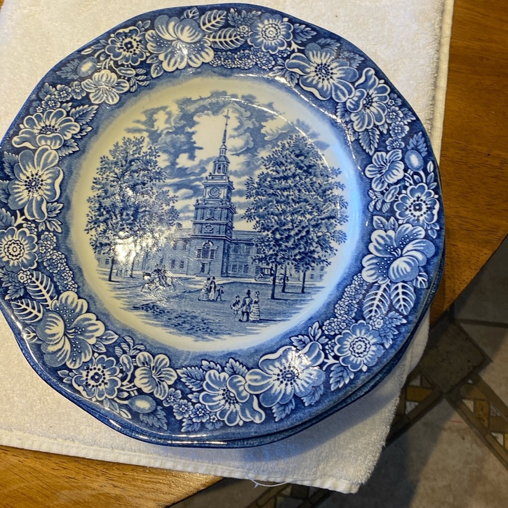 Liberty Blue Historical Colonial Scenes 8 dinner plates  Independence Hall